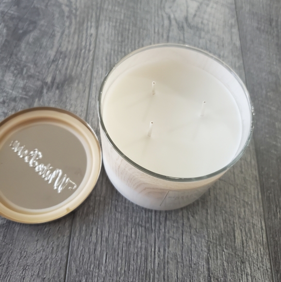 Bath and Body Works Pineapple Mango Candle - Picture 3 of 4